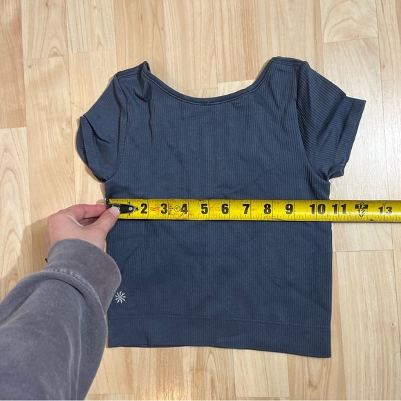 Athleta Womens Grey Short Sleeve Ribbed Activewear Top Size XS - Picture 3 of 4